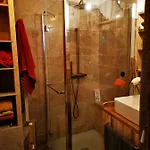 Homestay Le Monde De Theodore Anduze